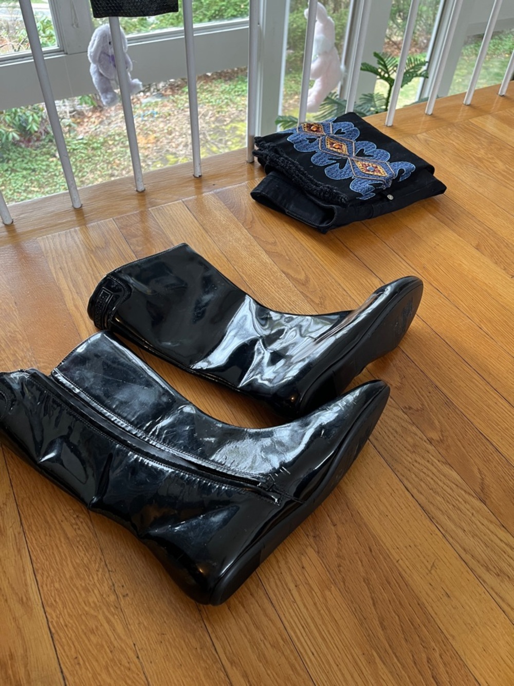 Burberry Black Patent Mid-Calf Heeled Boots - Picture 6 of 6